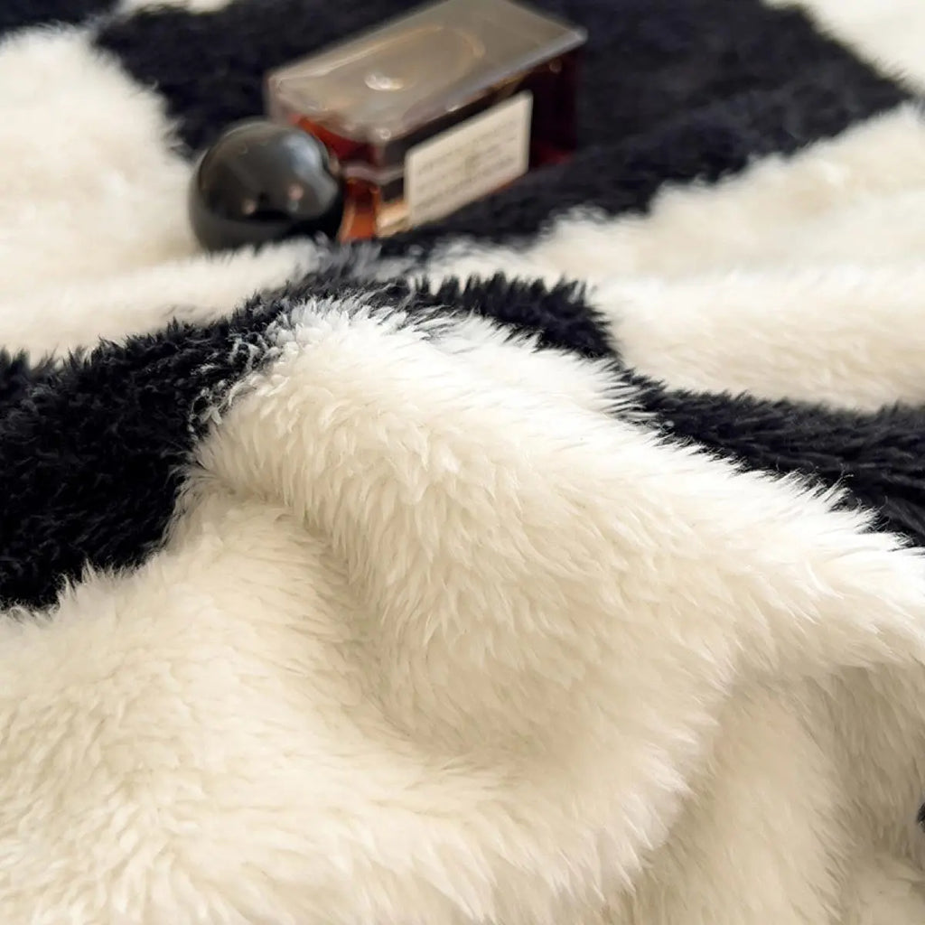 Plaid Pattern Blanket, 1/2 Counts 350GSM Soft Comfortable Warm Throw, Air-Conditioned Room Warm Nap Blanket for Home Office Travel