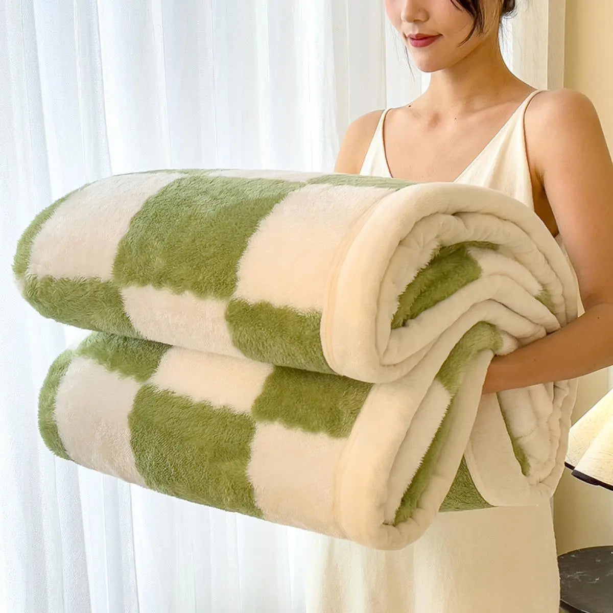 Plaid Pattern Blanket, 1/2 Counts 350GSM Soft Comfortable Warm Throw, Air-Conditioned Room Warm Nap Blanket for Home Office Travel