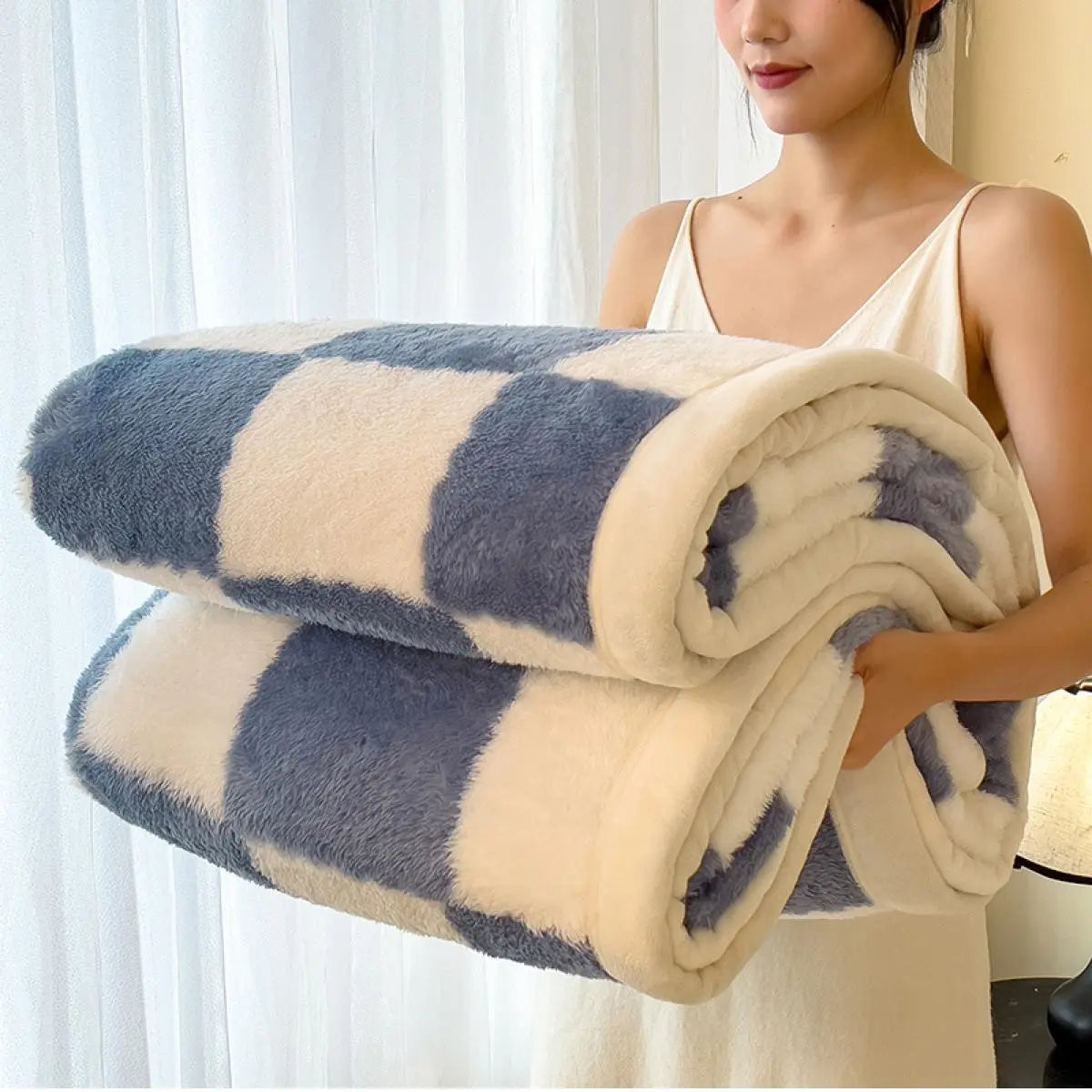 Plaid Pattern Blanket, 1/2 Counts 350GSM Soft Comfortable Warm Throw, Air-Conditioned Room Warm Nap Blanket for Home Office Travel